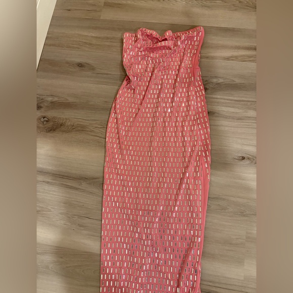 Elegant Pink Sleeveless Dress - Picture 1 of 4
